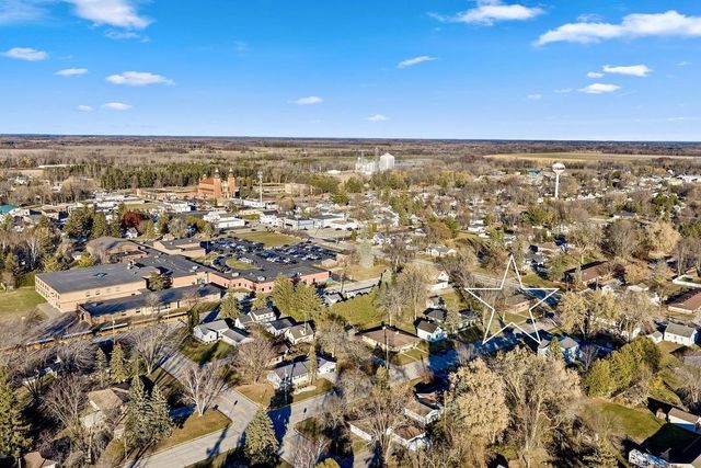 421 S ST AUGUSTINE STREET, Pulaski, WI 54162