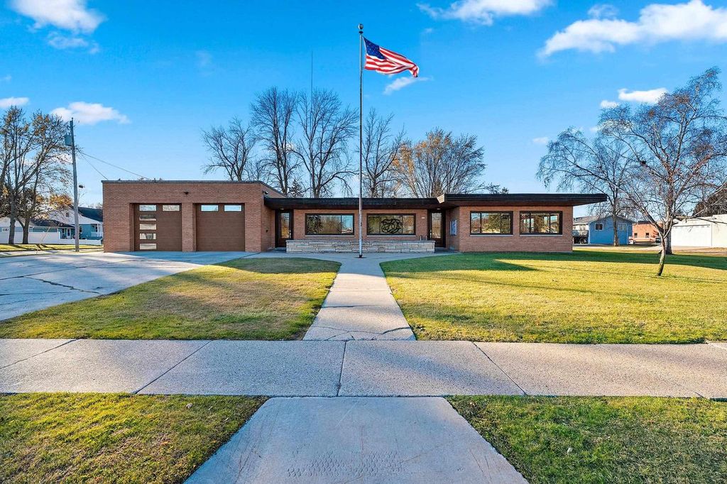 421 S ST AUGUSTINE STREET, Pulaski, WI 54162