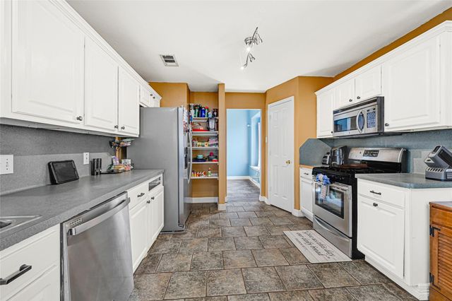 10602 Eagle Court, Baytown, TX 77523