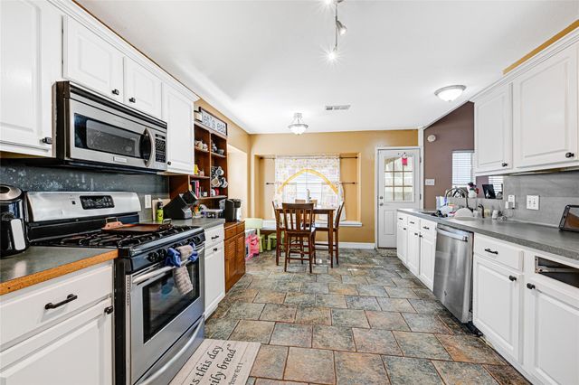 10602 Eagle Court, Baytown, TX 77523