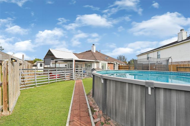 10602 Eagle Court, Baytown, TX 77523