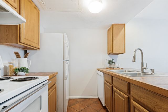 2702 Douglas Avenue 143, Dallas, TX 75219
