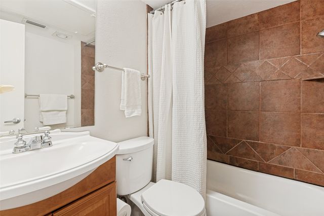 2702 Douglas Avenue 143, Dallas, TX 75219