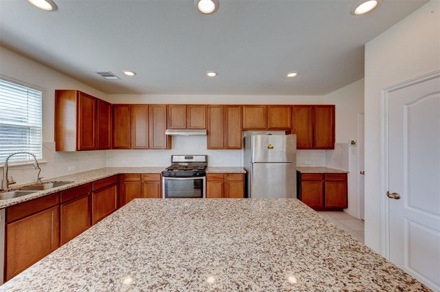 7218 Bakersfield Court, Rosharon, TX 77583