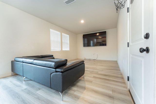 1754 S Twilight Street, Hanford, CA 93230