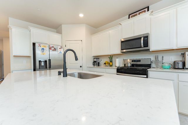 1754 S Twilight Street, Hanford, CA 93230