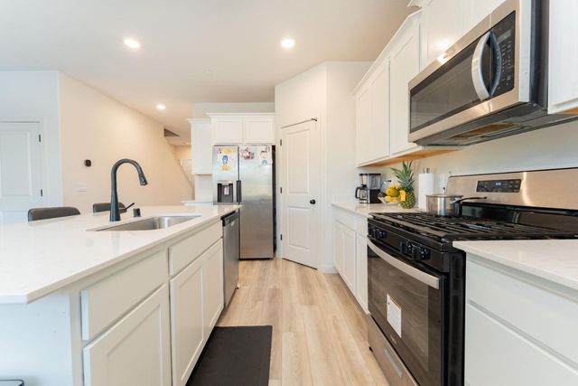 1754 S Twilight Street, Hanford, CA 93230