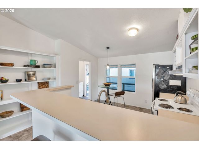 8300 Ne QUATAMA St 28, Hillsboro, OR 97006