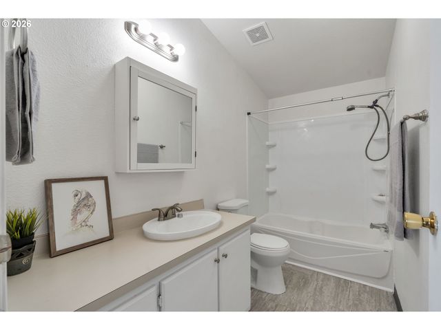 8300 Ne QUATAMA St 28, Hillsboro, OR 97006