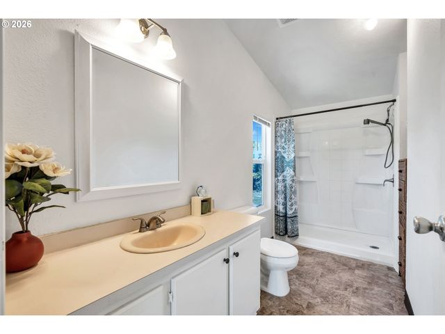 8300 Ne QUATAMA St 28, Hillsboro, OR 97006