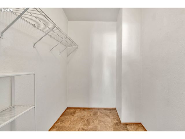 8300 Ne QUATAMA St 28, Hillsboro, OR 97006