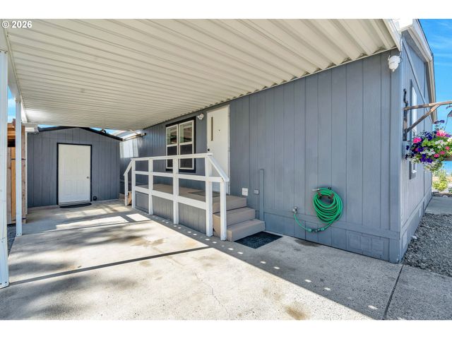 8300 Ne QUATAMA St 28, Hillsboro, OR 97006