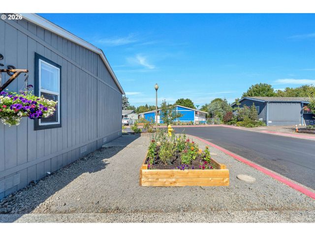 8300 Ne QUATAMA St 28, Hillsboro, OR 97006