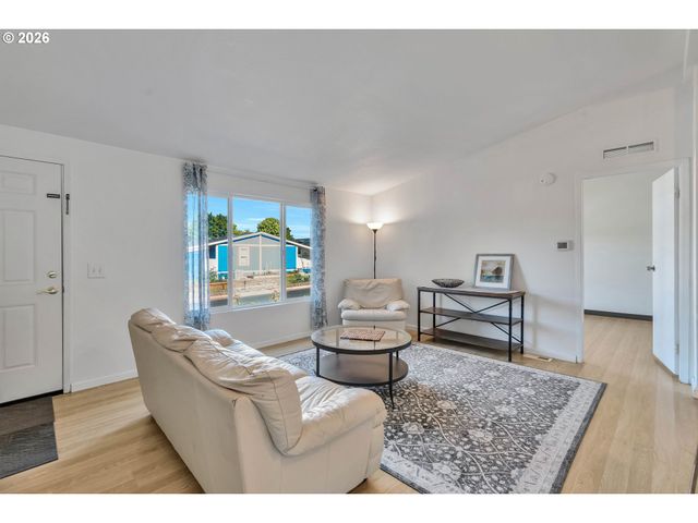 8300 Ne QUATAMA St 28, Hillsboro, OR 97006