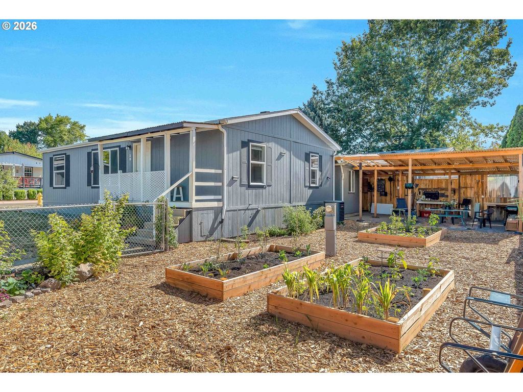 8300 Ne QUATAMA St 28, Hillsboro, OR 97006