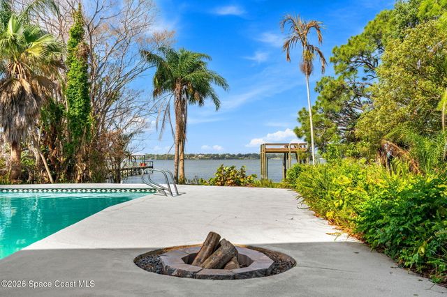 975 Oak Street, Merritt Island, FL 32953