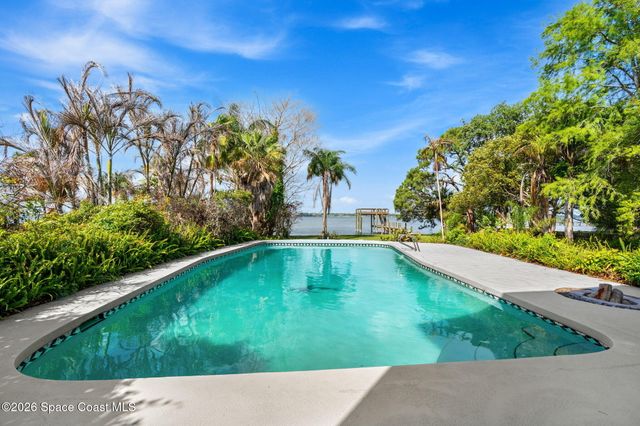 975 Oak Street, Merritt Island, FL 32953