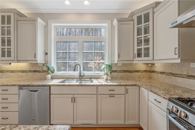 217 Starksboro Drive, Camillus, NY 13031