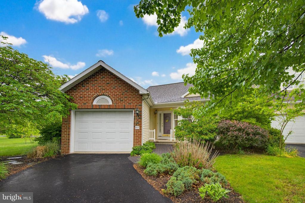 1037 KENT GARDEN, Lititz, PA 17543
