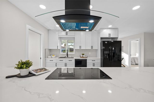 105 12TH STREET SW, Ruskin, FL 33570