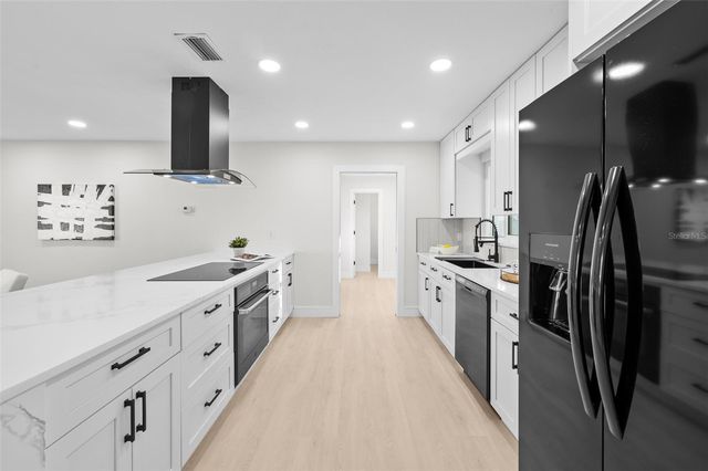 105 12TH STREET SW, Ruskin, FL 33570