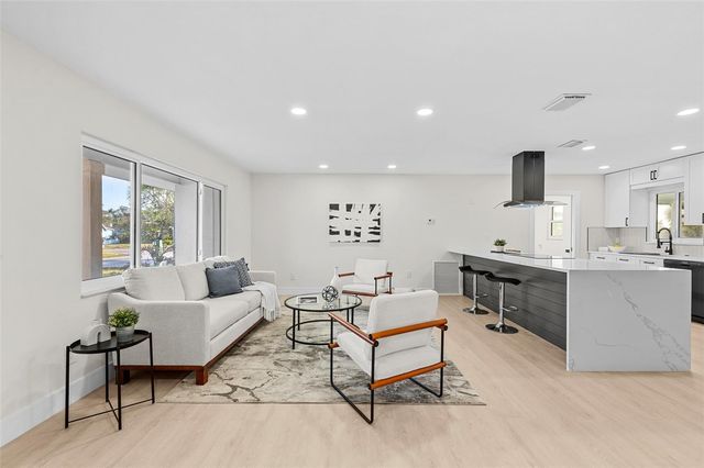 105 12TH STREET SW, Ruskin, FL 33570