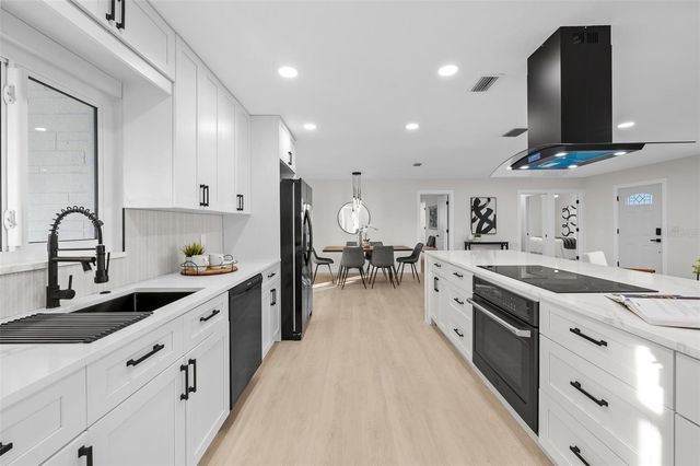 105 12TH STREET SW, Ruskin, FL 33570