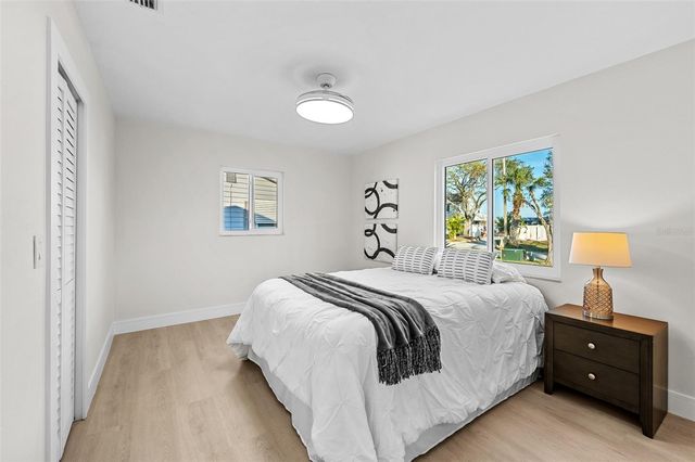 105 12TH STREET SW, Ruskin, FL 33570