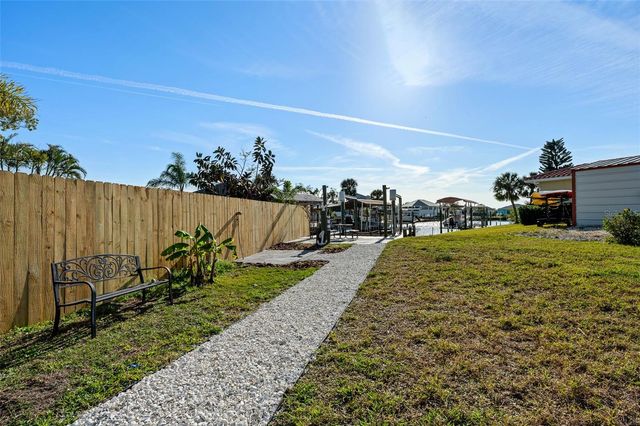 105 12TH STREET SW, Ruskin, FL 33570