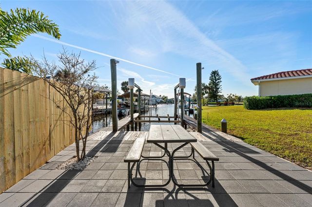 105 12TH STREET SW, Ruskin, FL 33570