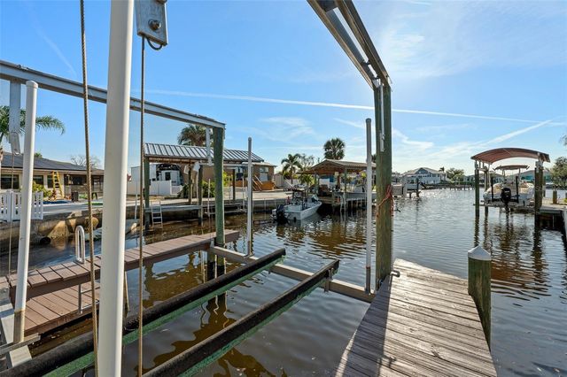 105 12TH STREET SW, Ruskin, FL 33570