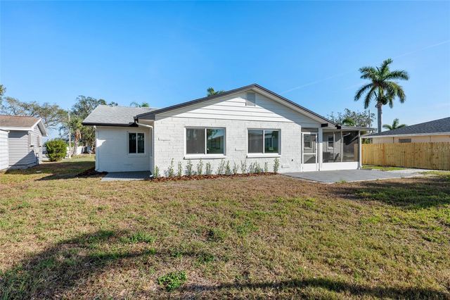 105 12TH STREET SW, Ruskin, FL 33570