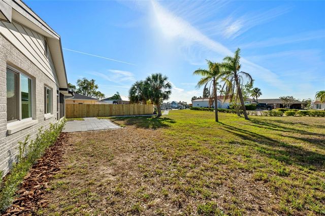 105 12TH STREET SW, Ruskin, FL 33570