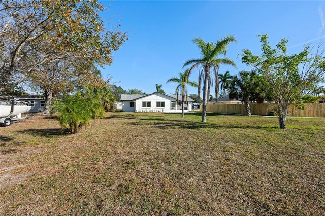 105 12TH STREET SW, Ruskin, FL 33570