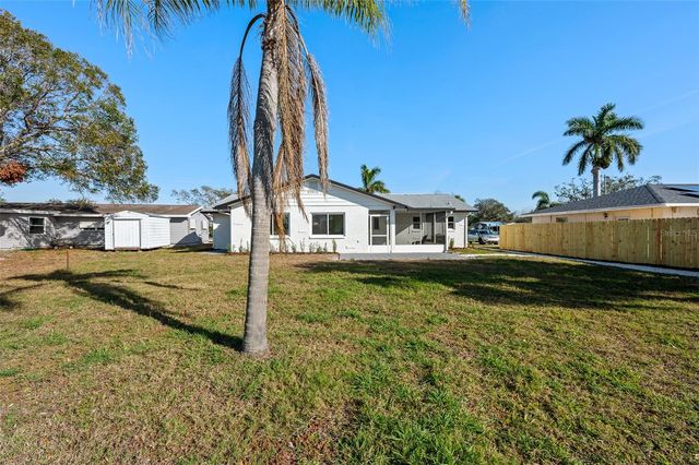 105 12TH STREET SW, Ruskin, FL 33570