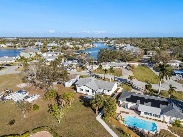 105 12TH STREET SW, Ruskin, FL 33570