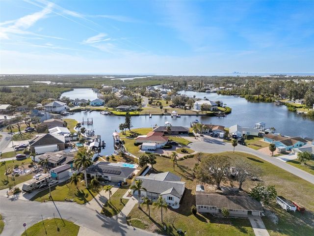 105 12TH STREET SW, Ruskin, FL 33570