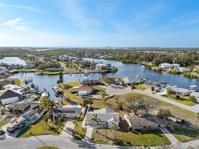 105 12TH STREET SW, Ruskin, FL 33570