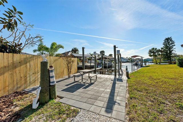 105 12TH STREET SW, Ruskin, FL 33570