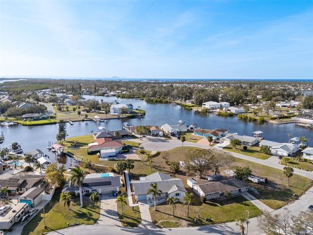 105 12TH STREET SW, Ruskin, FL 33570