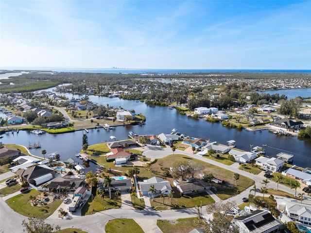 105 12TH STREET SW, Ruskin, FL 33570