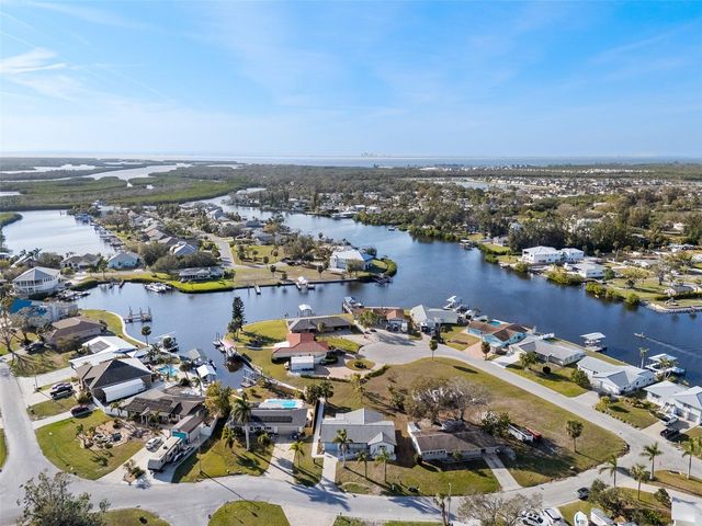 105 12TH STREET SW, Ruskin, FL 33570