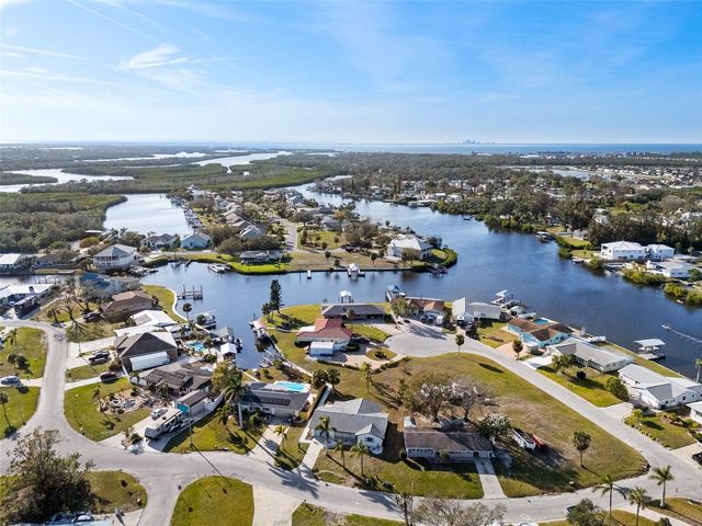 105 12TH STREET SW, Ruskin, FL 33570