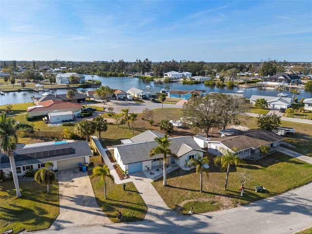 105 12TH STREET SW, Ruskin, FL 33570