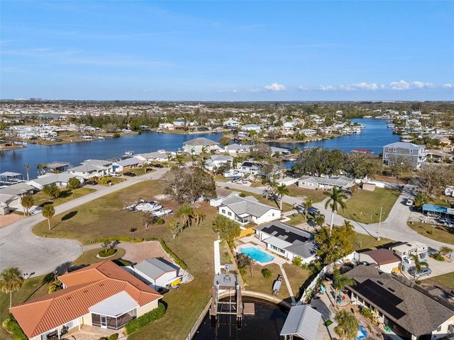 105 12TH STREET SW, Ruskin, FL 33570