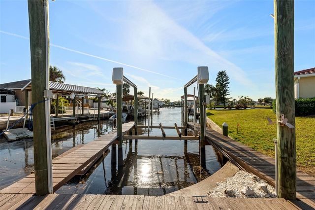 105 12TH STREET SW, Ruskin, FL 33570