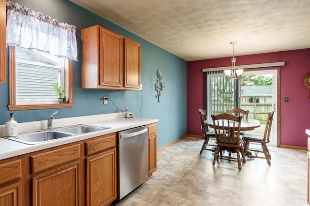14836 Hunters Way, South Beloit, IL 61080