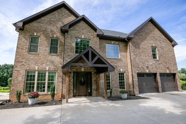 7144 Hall Rd, Greenbrier, TN 37073