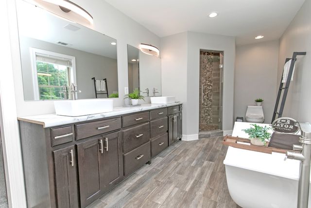 7144 Hall Rd, Greenbrier, TN 37073