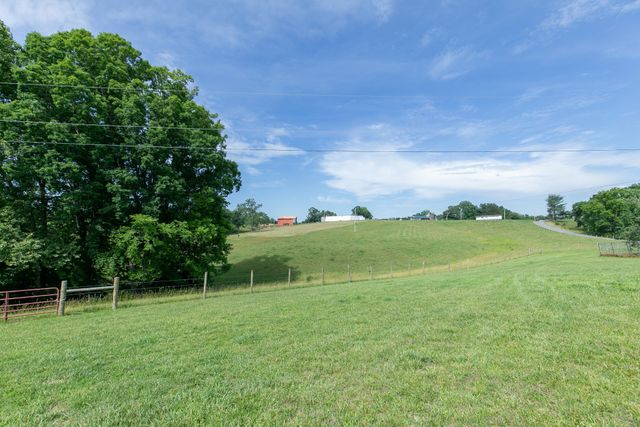 7144 Hall Rd, Greenbrier, TN 37073